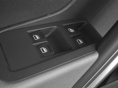 2013 Volkswagen Beetle Convertible 2.5L w/Sound/Nav