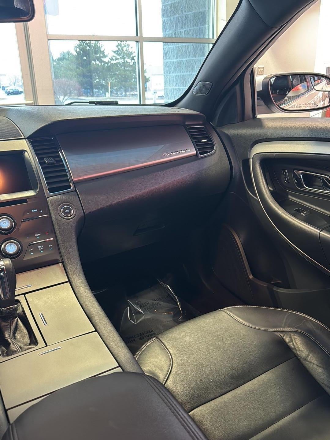 2017 Ford Taurus SEL