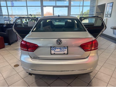 2013 Volkswagen Passat SEL Premium