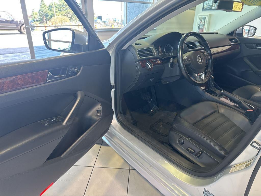 2013 Volkswagen Passat SEL Premium
