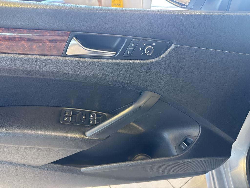 2013 Volkswagen Passat SEL Premium
