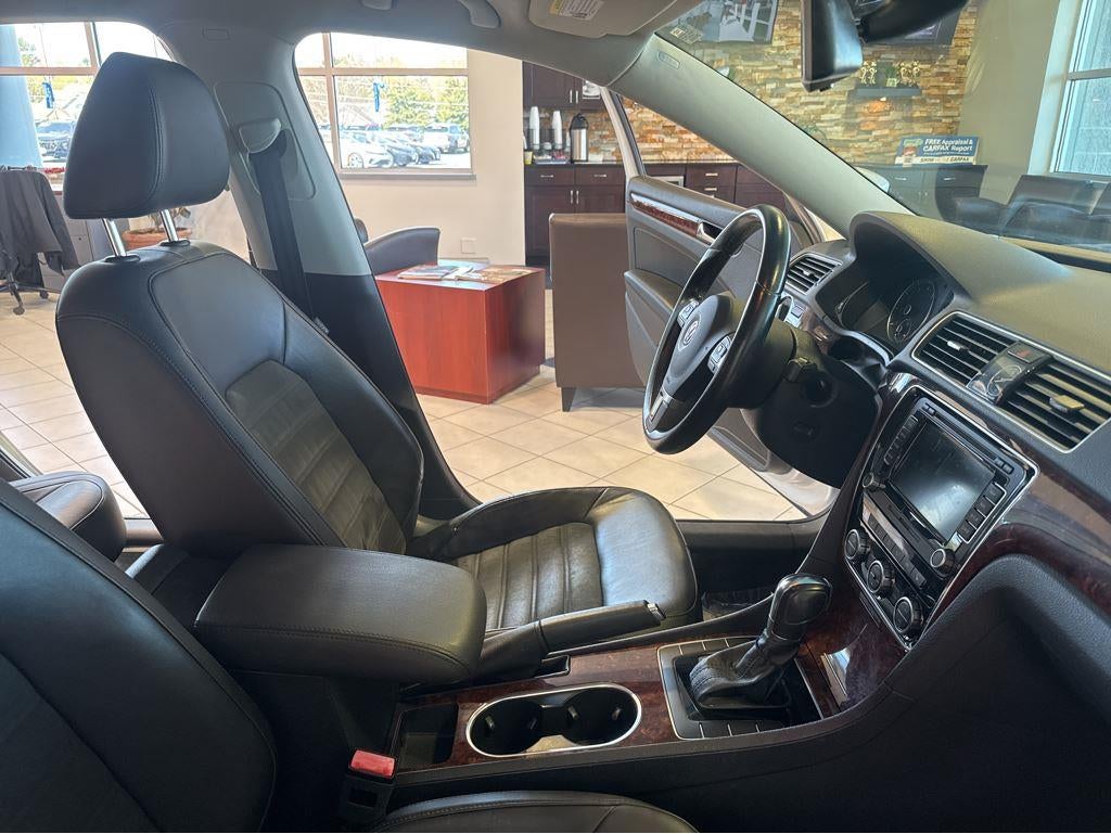 2013 Volkswagen Passat SEL Premium