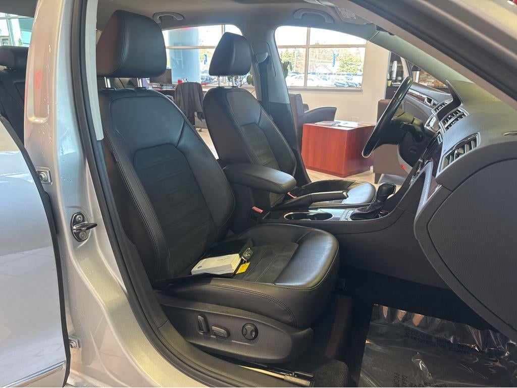 2013 Volkswagen Passat SEL Premium