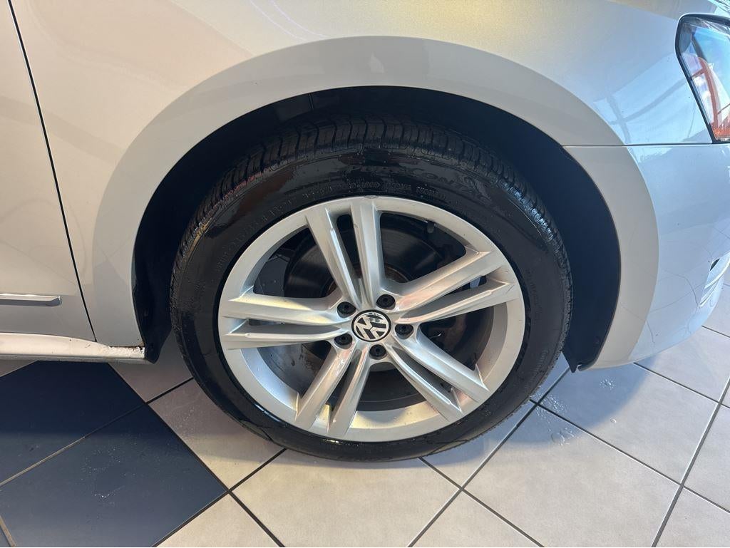 2013 Volkswagen Passat SEL Premium