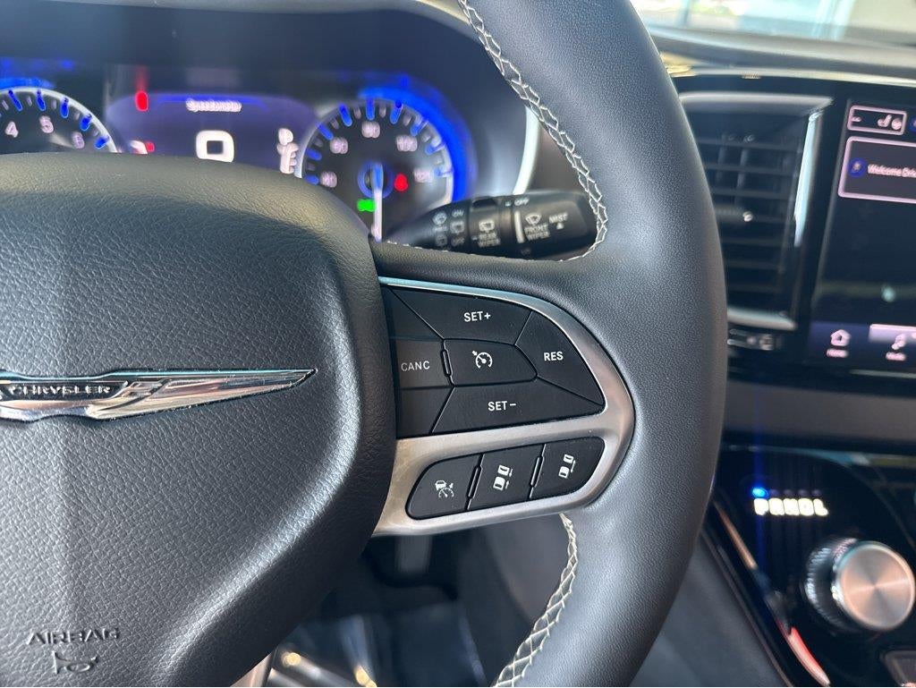 2025 Chrysler Pacifica Select