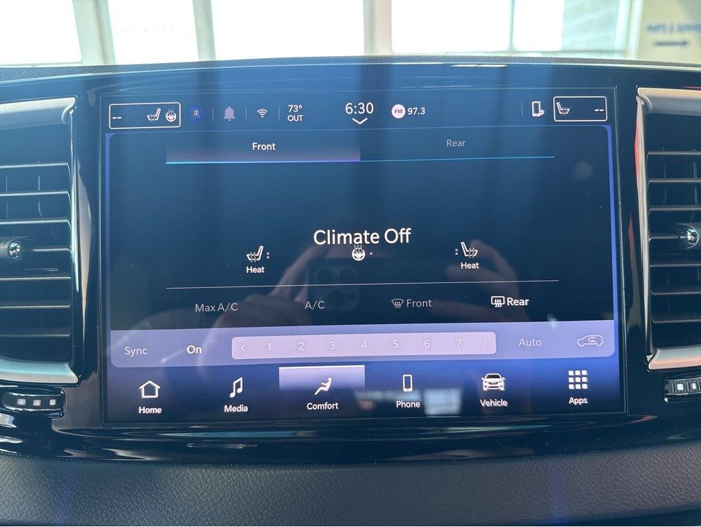 2025 Chrysler Pacifica Select
