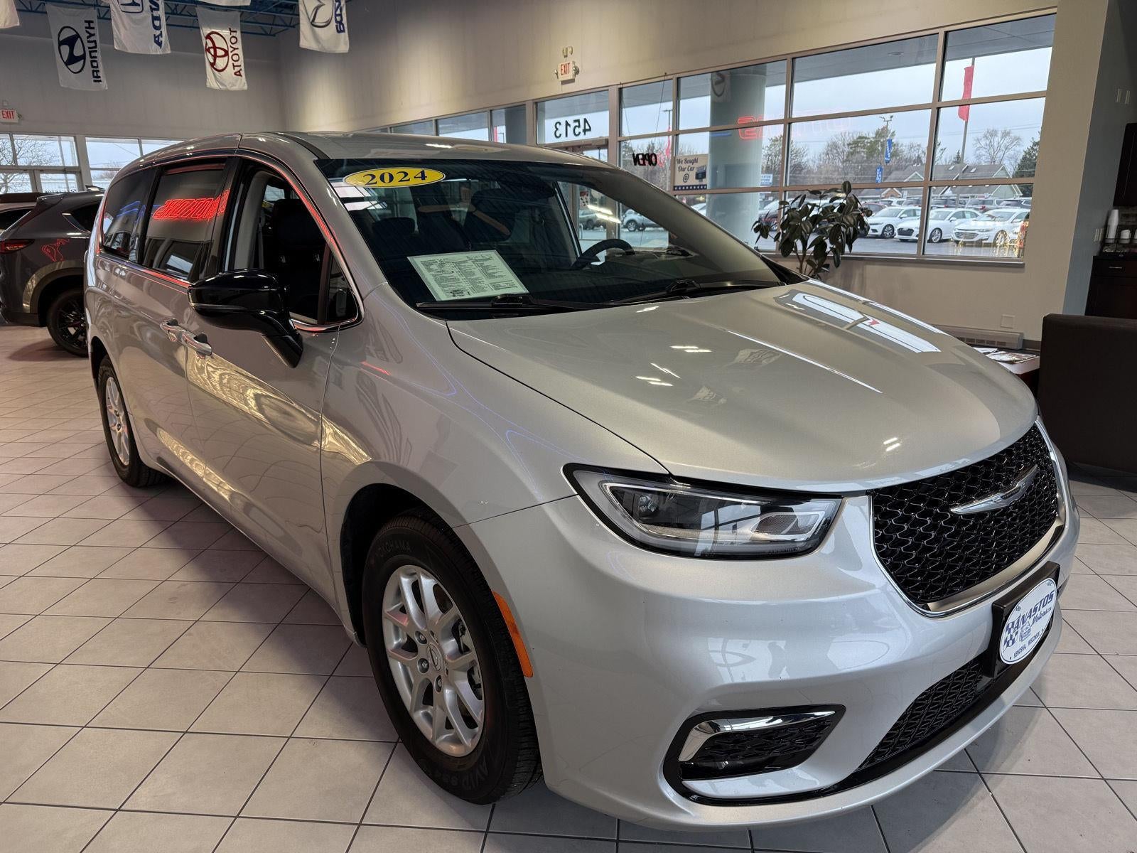 2024 Chrysler Pacifica Touring L