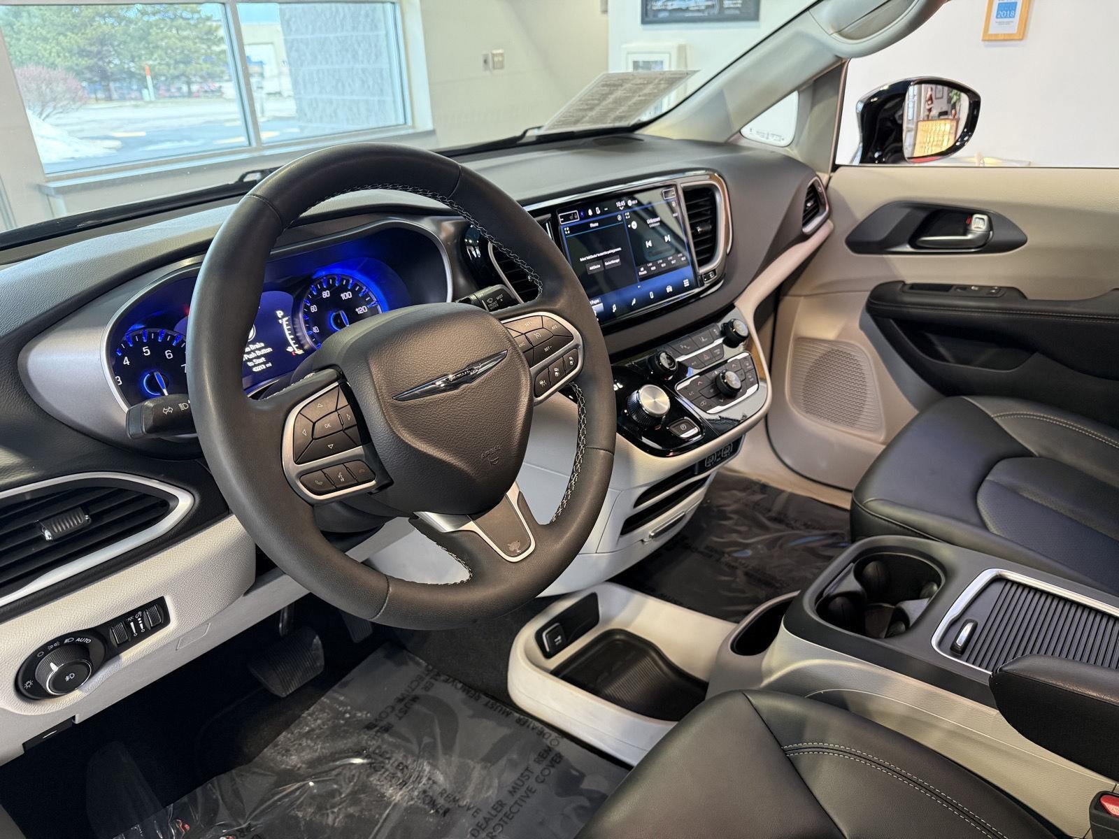 2024 Chrysler Pacifica Touring L