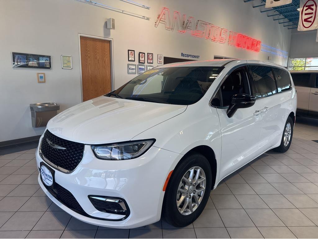 2025 Chrysler Pacifica Select