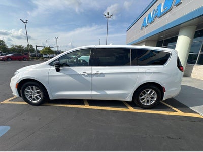 2025 Chrysler Pacifica Select