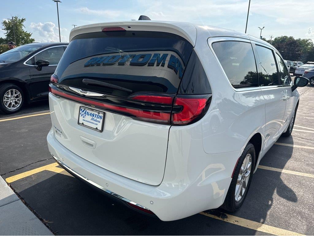 2025 Chrysler Pacifica Select