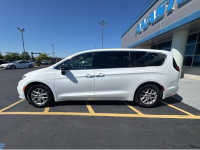 2025 Chrysler Pacifica Select