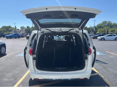 2025 Chrysler Pacifica Select