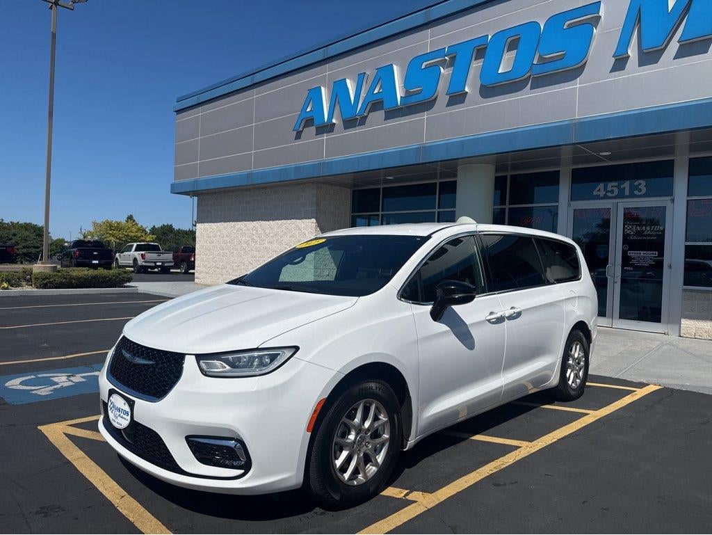 2025 Chrysler Pacifica Select