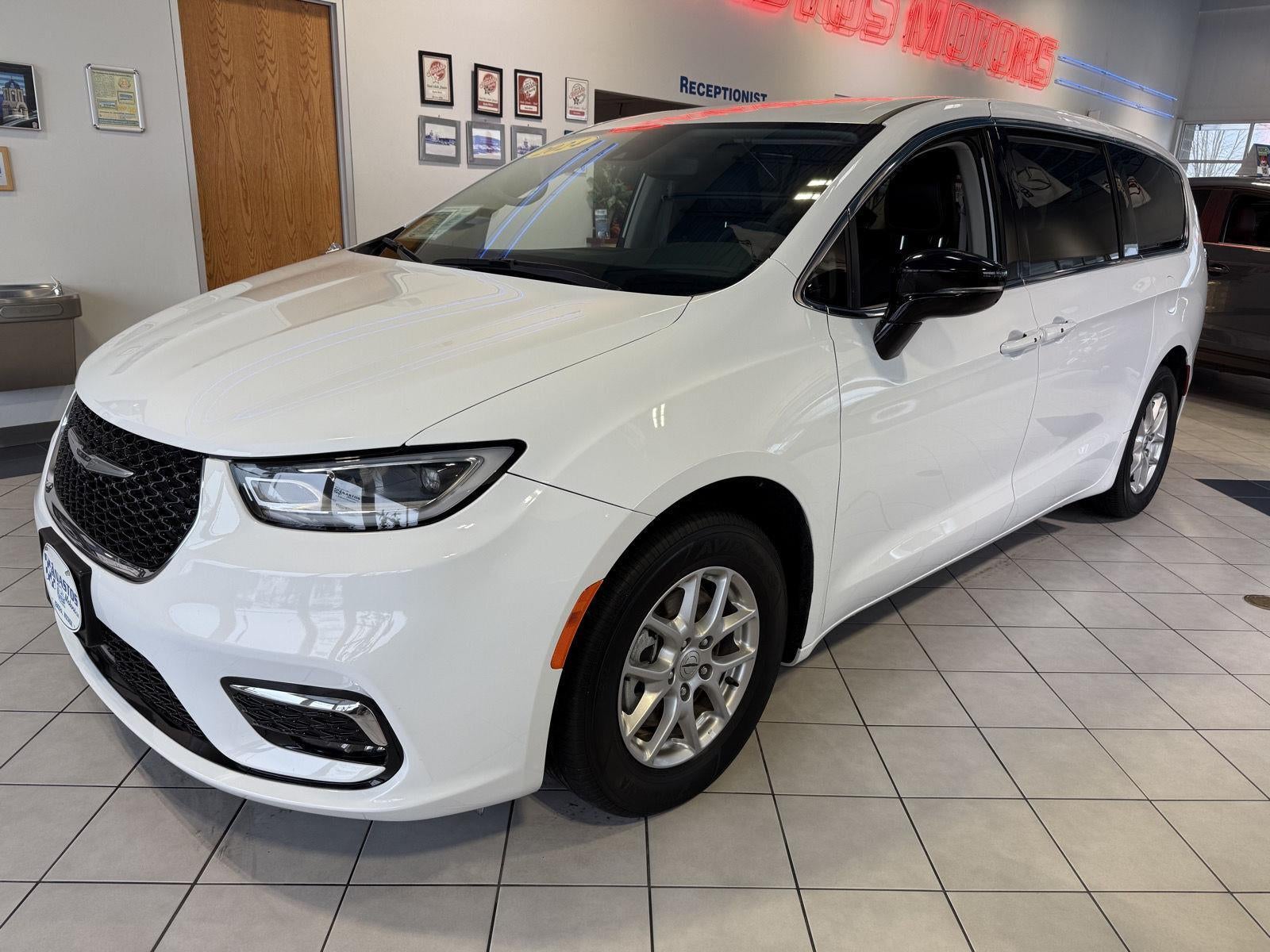 2024 Chrysler Pacifica Touring L