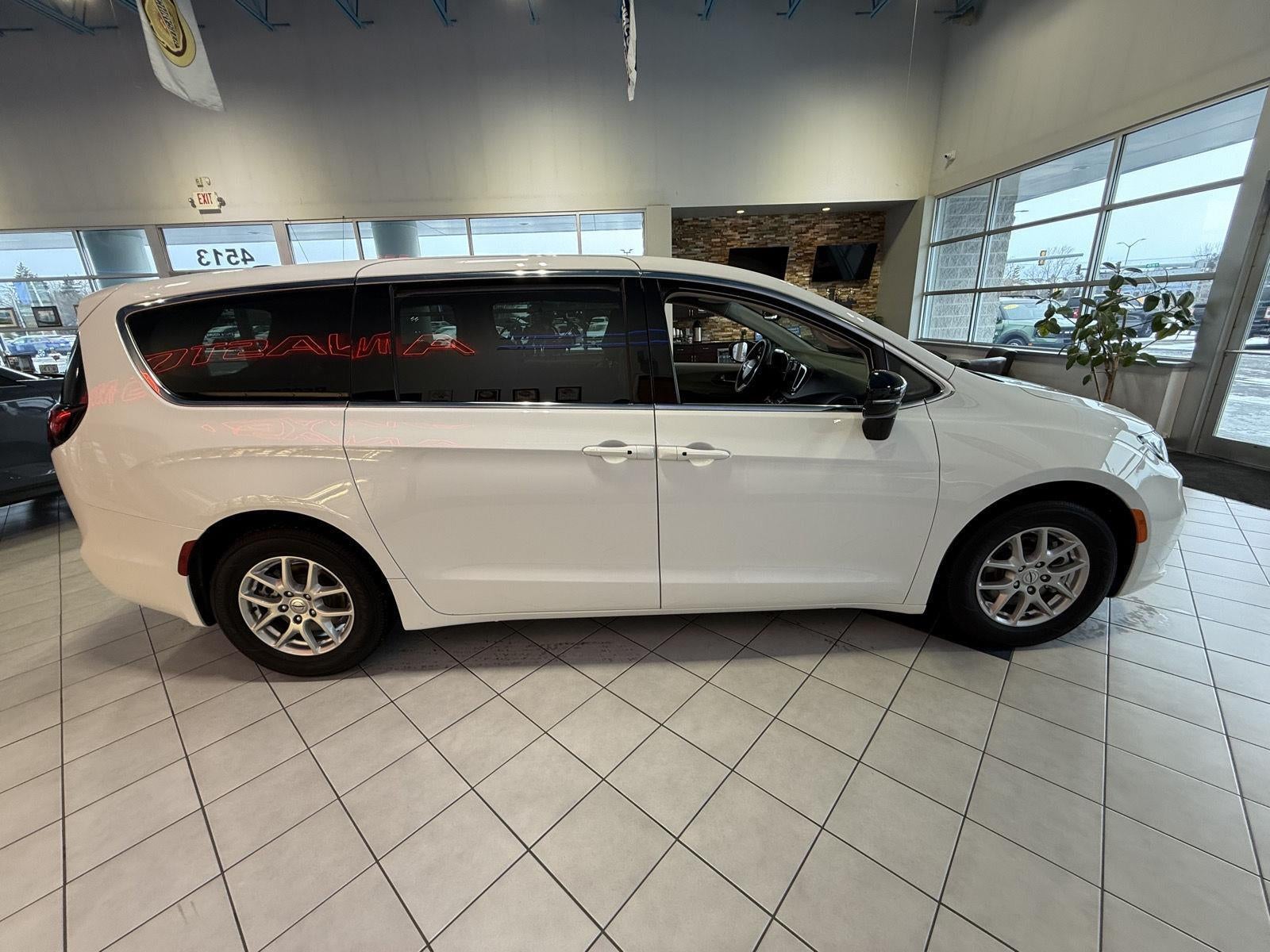 2024 Chrysler Pacifica Touring L