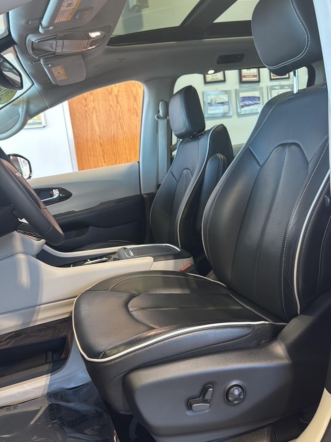 2023 Chrysler Pacifica Hybrid Limited