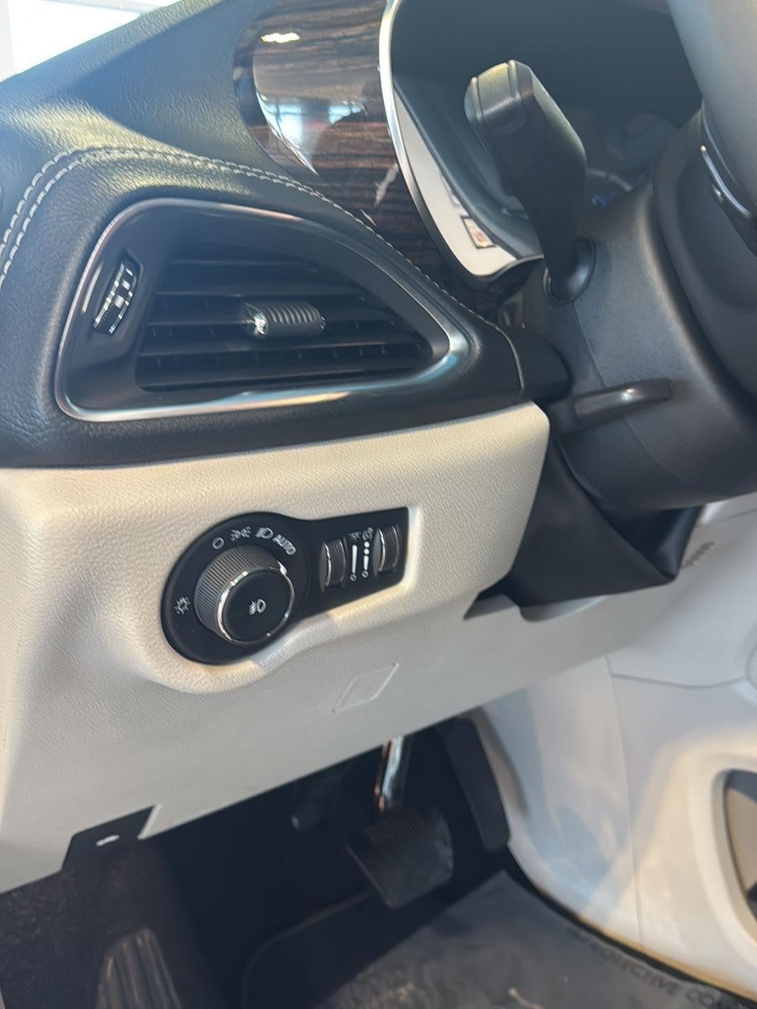 2023 Chrysler Pacifica Hybrid Limited