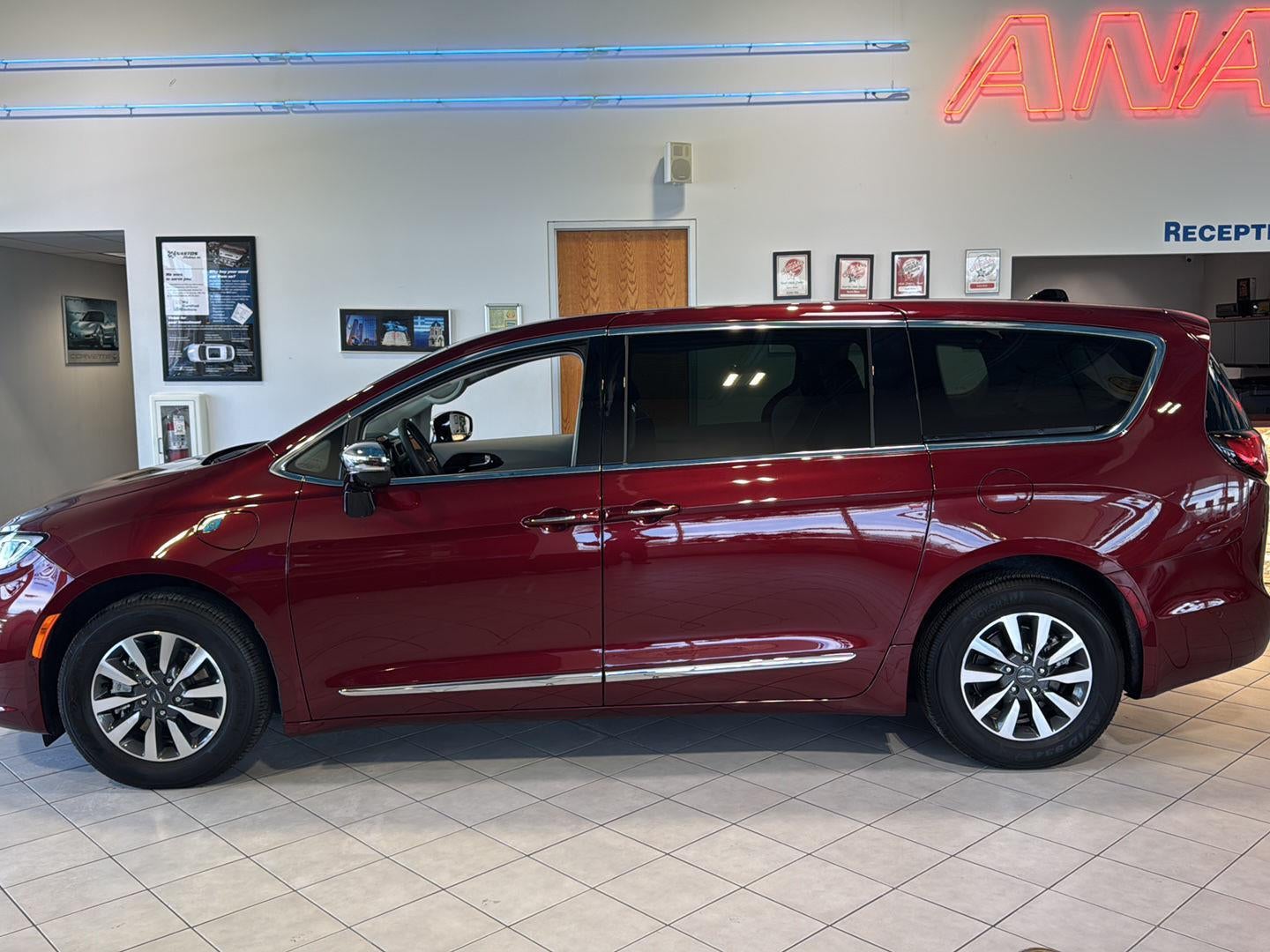 2023 Chrysler Pacifica Hybrid Limited