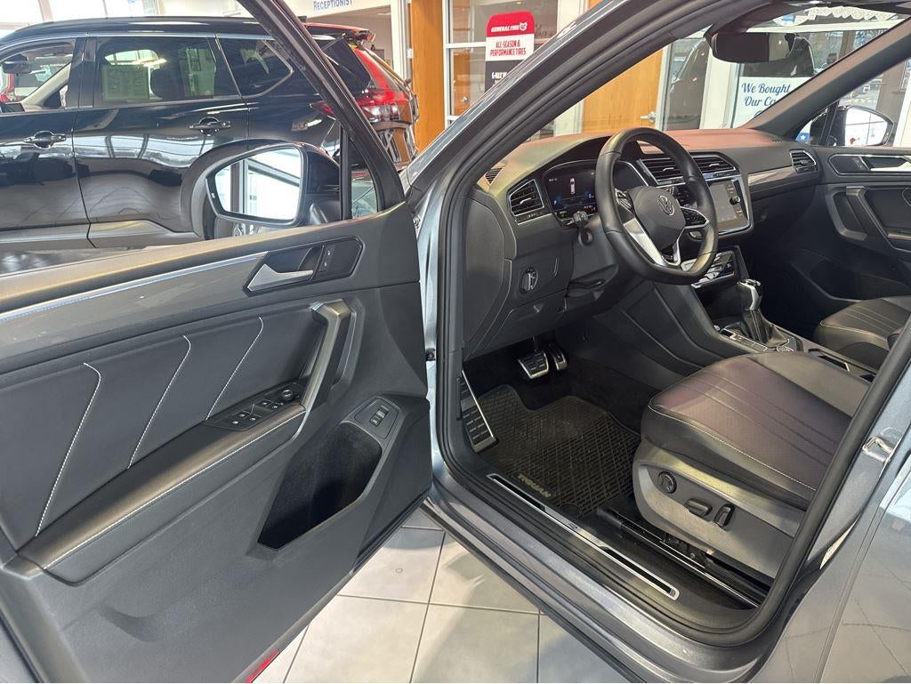 2022 Volkswagen Tiguan SE R-Line Black