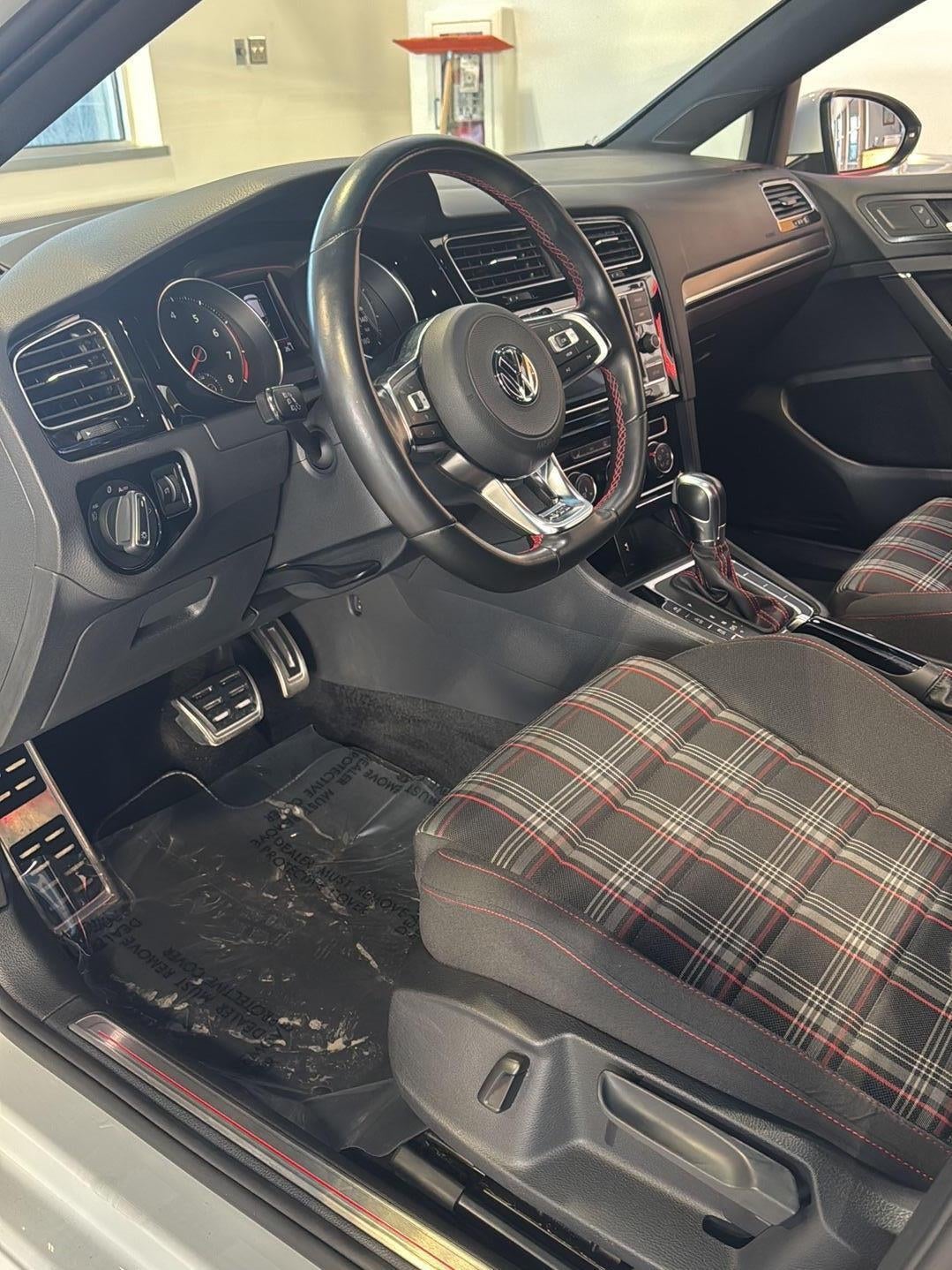 2019 Volkswagen Golf GTI S