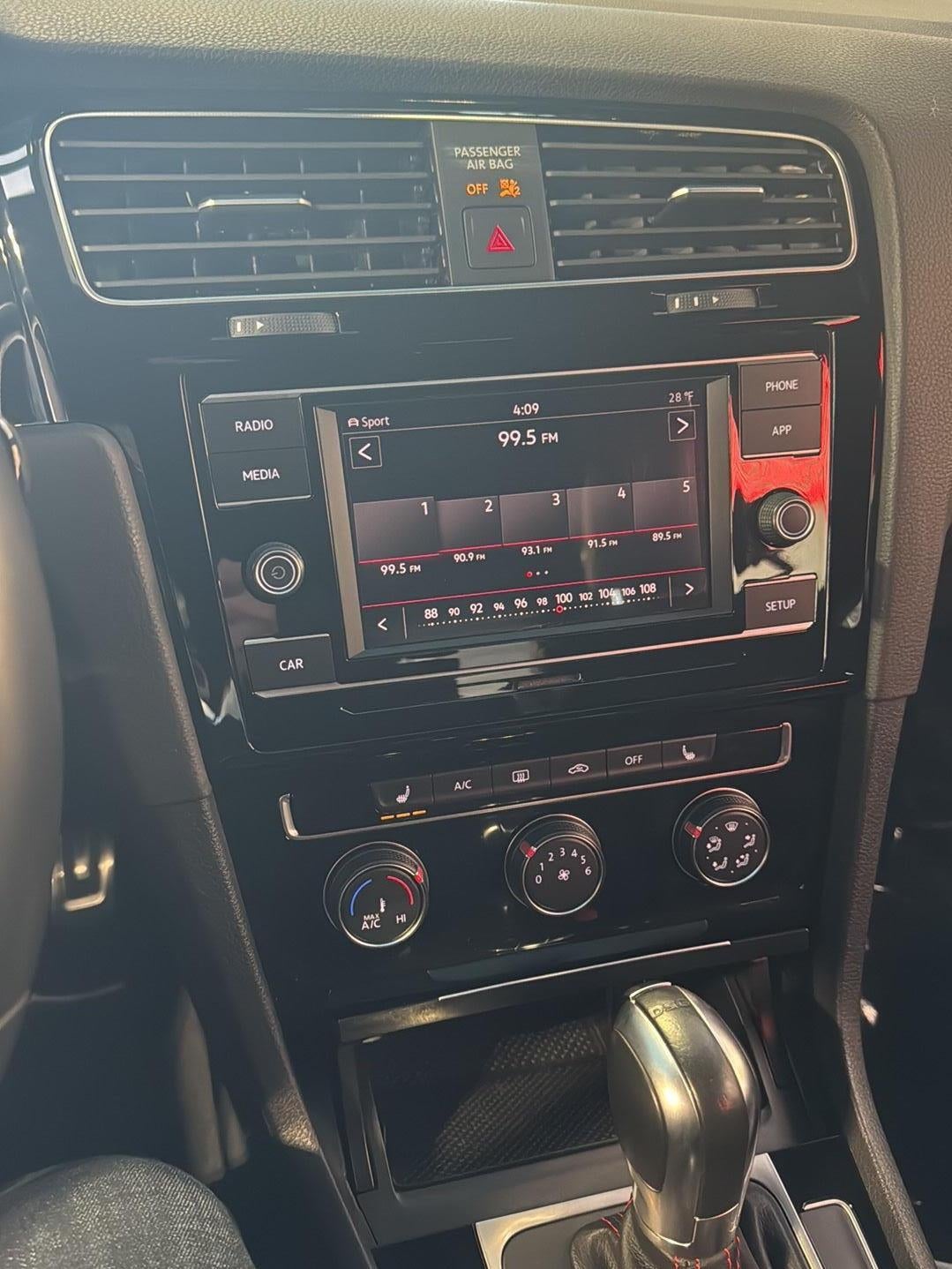 2019 Volkswagen Golf GTI S