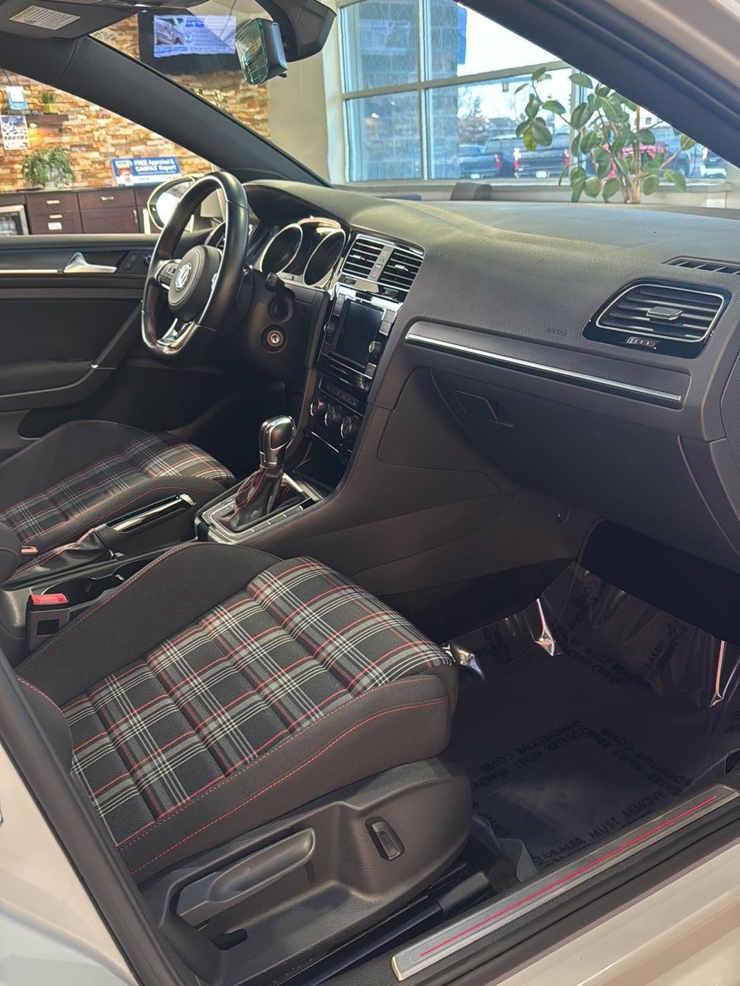 2019 Volkswagen Golf GTI S