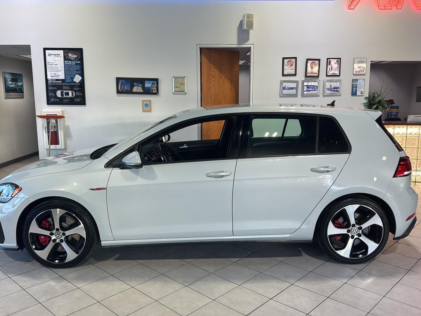 2019 Volkswagen Golf GTI S
