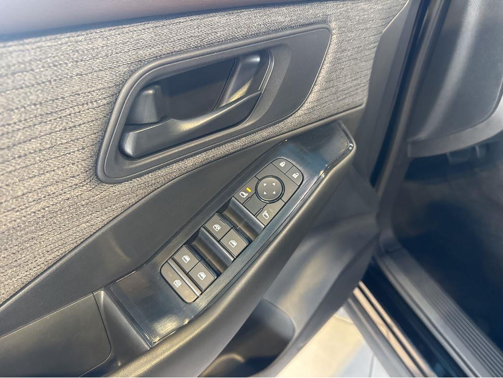2023 Nissan ROGUE S Base