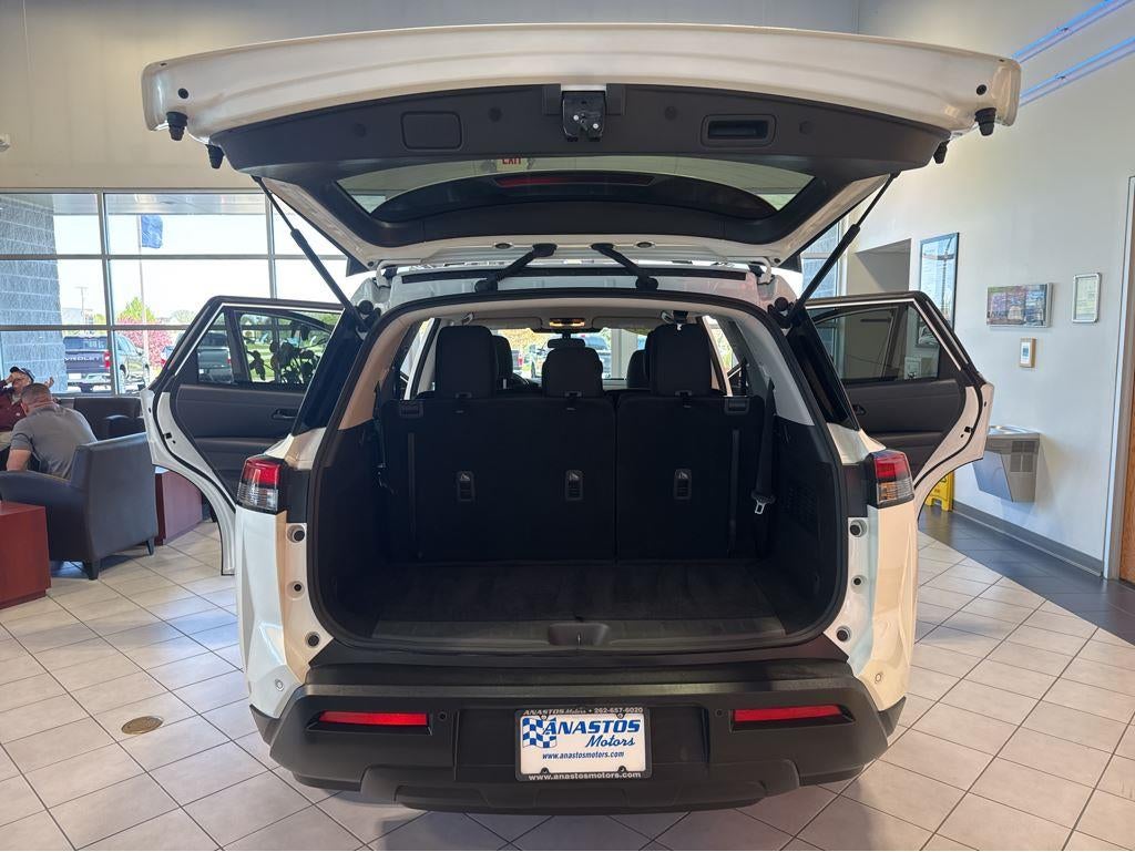2023 Nissan Pathfinder SV