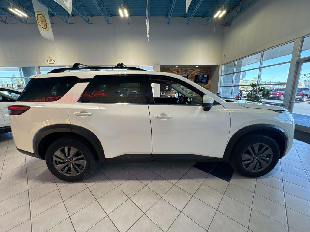 2023 Nissan Pathfinder SV