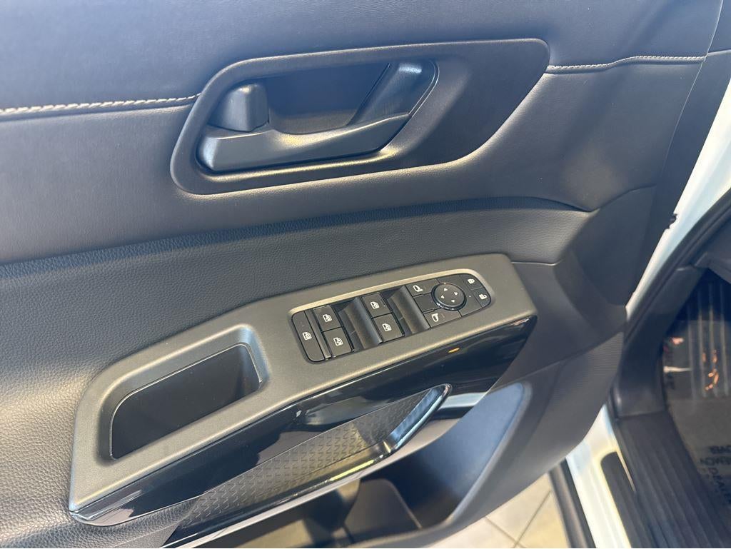 2023 Nissan Pathfinder SV