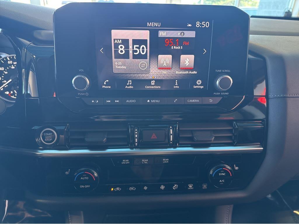 2023 Nissan Pathfinder SV