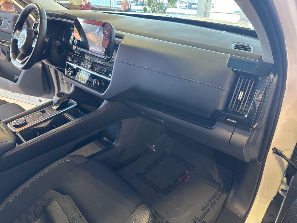 2023 Nissan Pathfinder SV