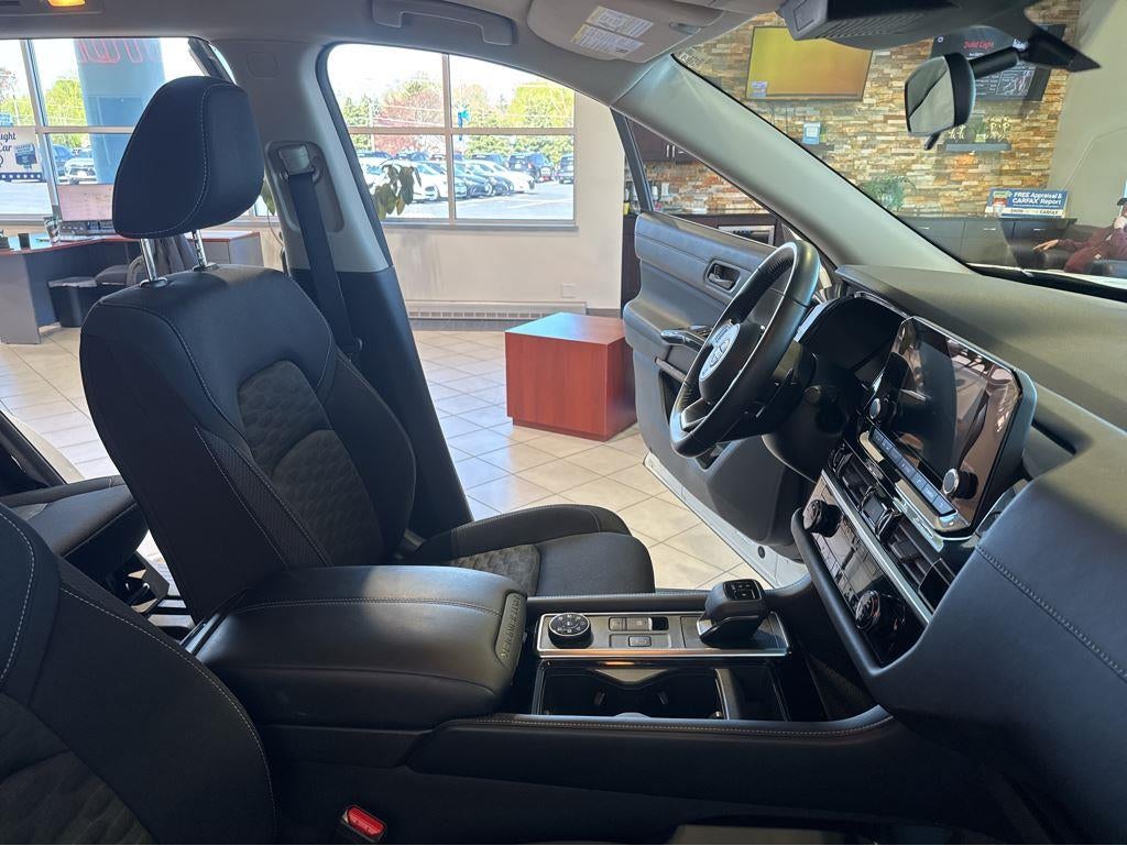 2023 Nissan Pathfinder SV