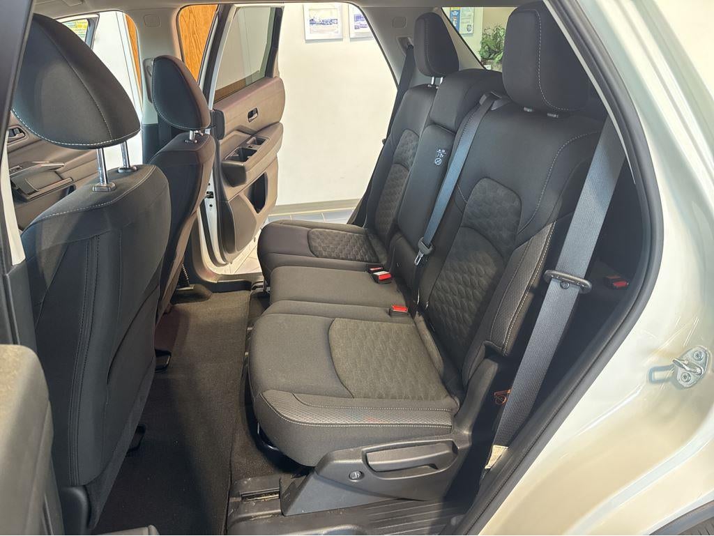 2023 Nissan Pathfinder SV