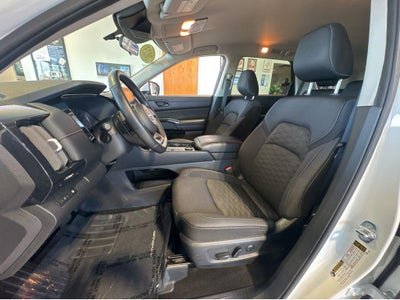 2023 Nissan Pathfinder SV