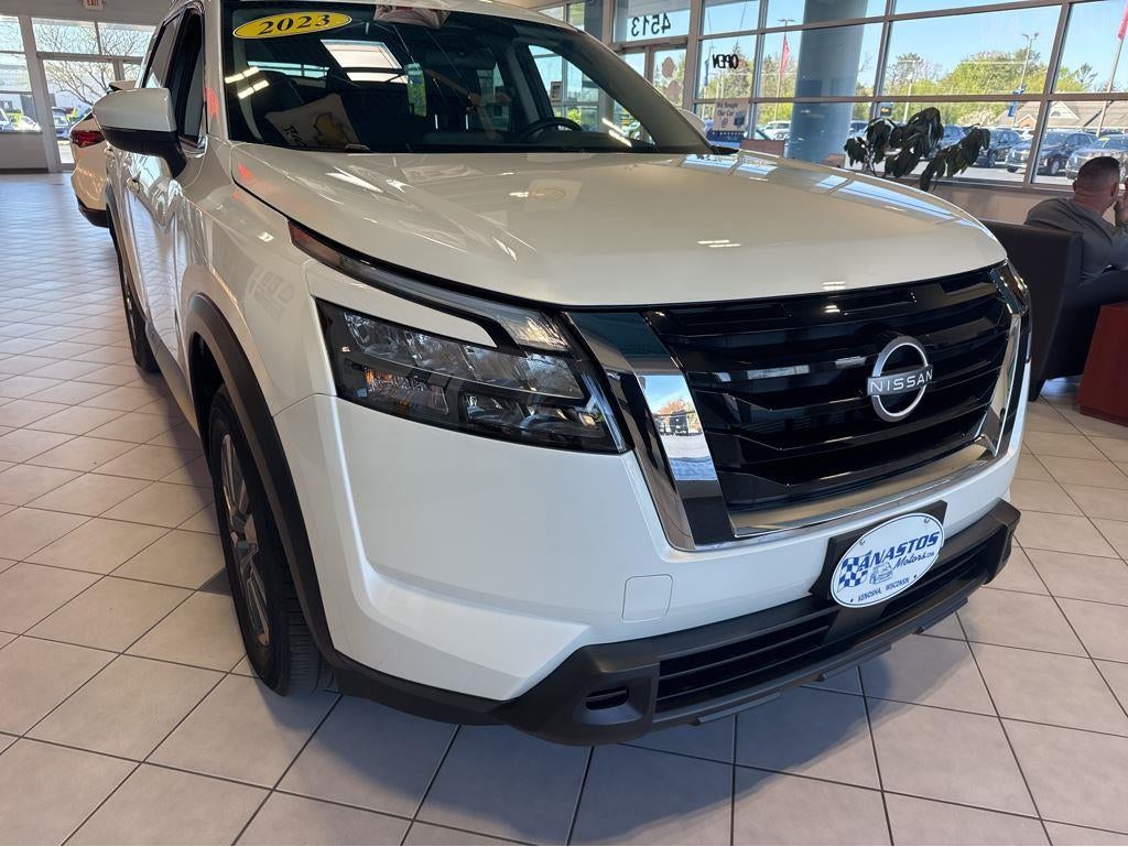 2023 Nissan Pathfinder SV