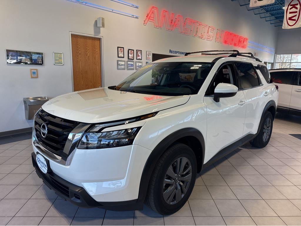 2023 Nissan Pathfinder SV