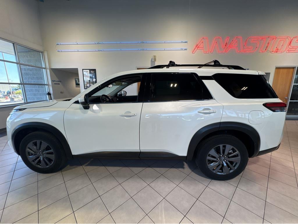 2023 Nissan Pathfinder SV