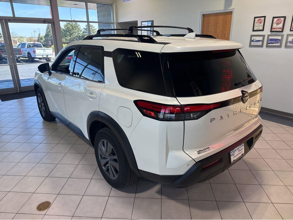 2023 Nissan Pathfinder SV