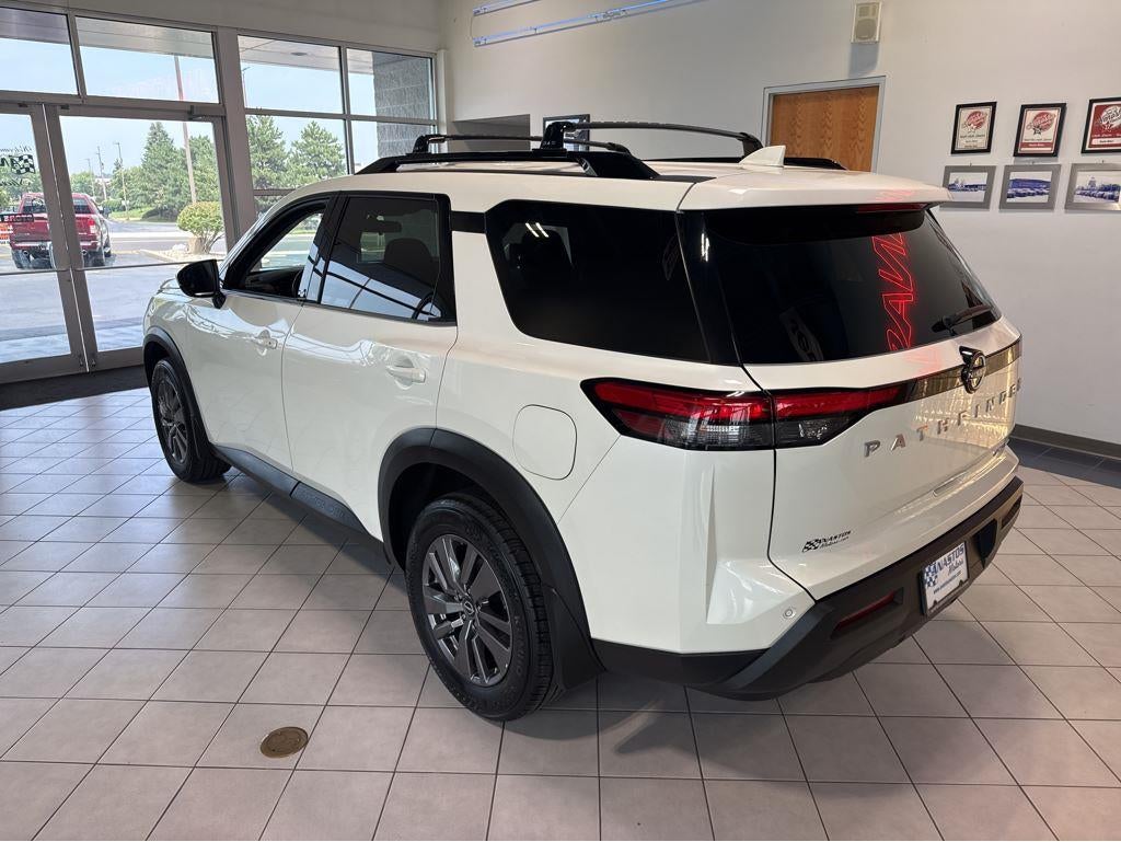 2024 Nissan Pathfinder SV