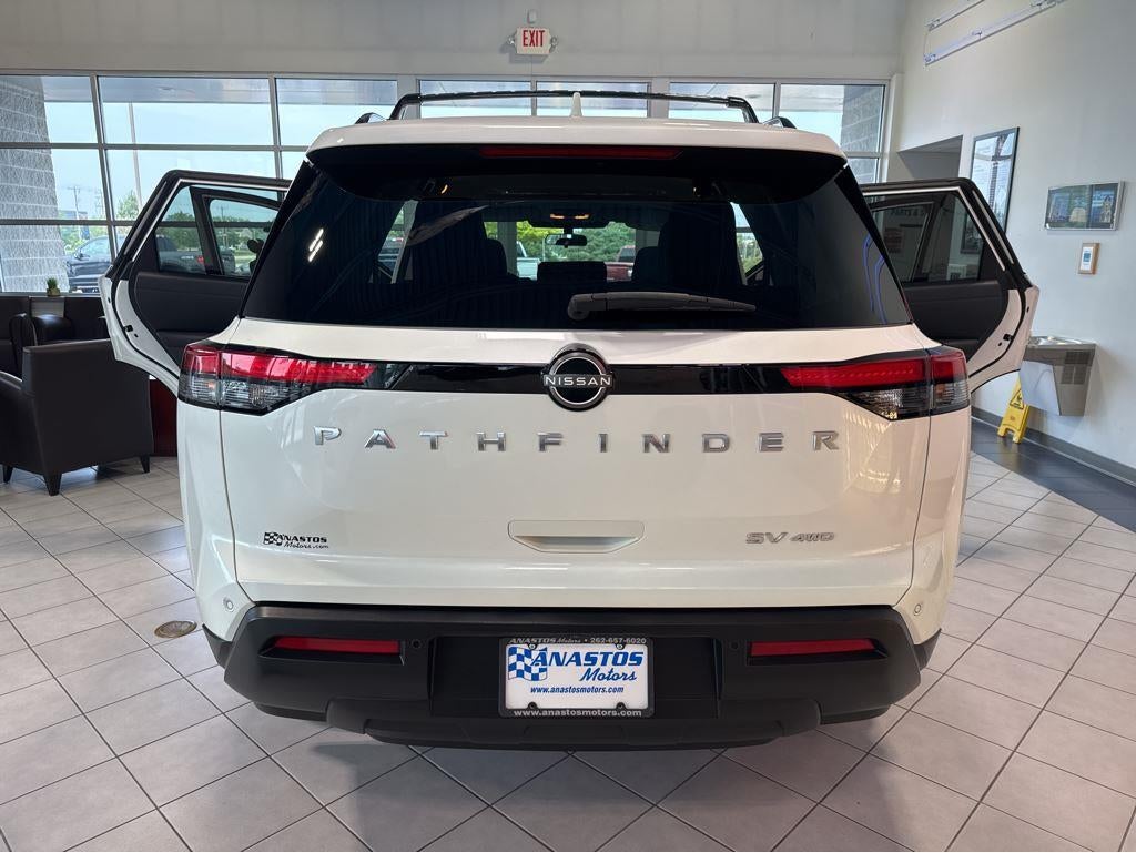 2024 Nissan Pathfinder SV