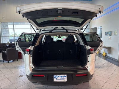 2024 Nissan Pathfinder SV