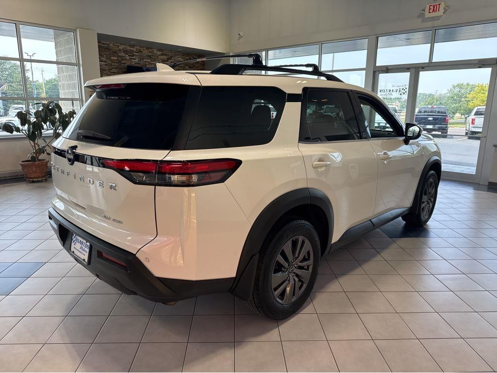 2024 Nissan Pathfinder SV