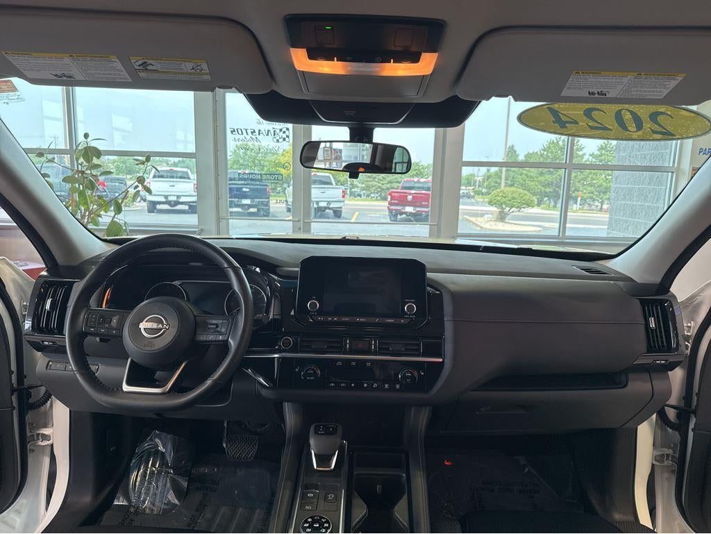 2024 Nissan Pathfinder SV
