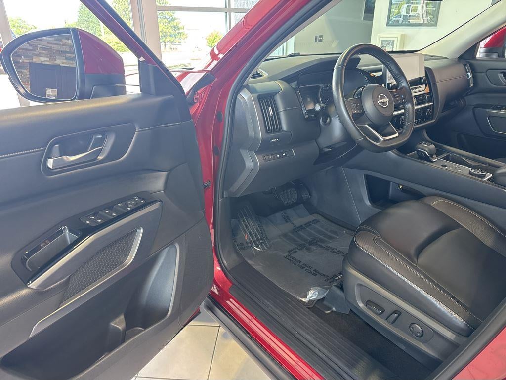 2023 Nissan PATHFINDER Base