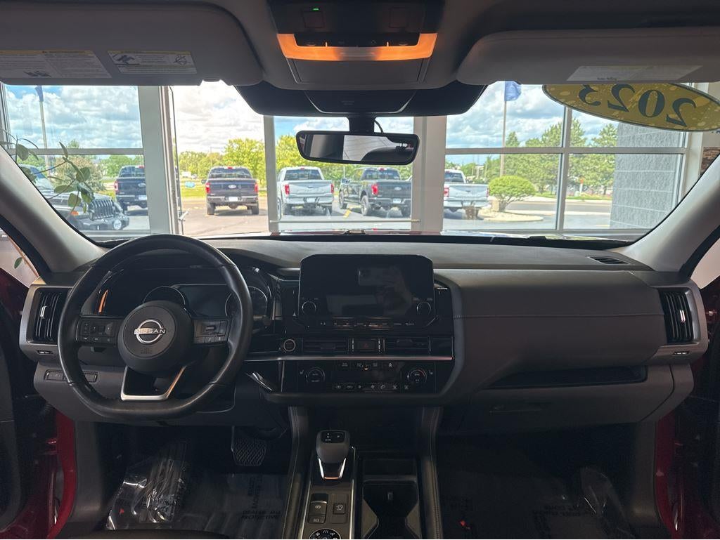 2023 Nissan PATHFINDER Base
