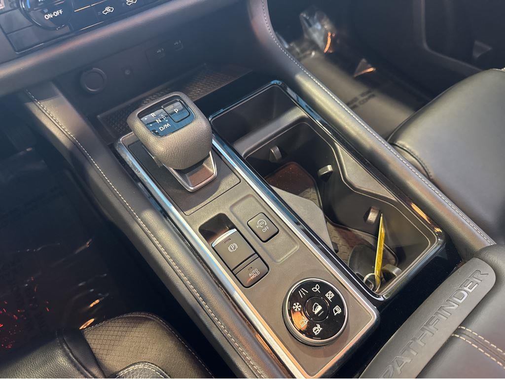 2023 Nissan PATHFINDER Base