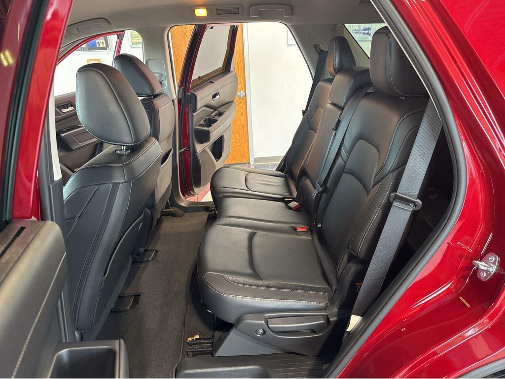 2023 Nissan PATHFINDER Base